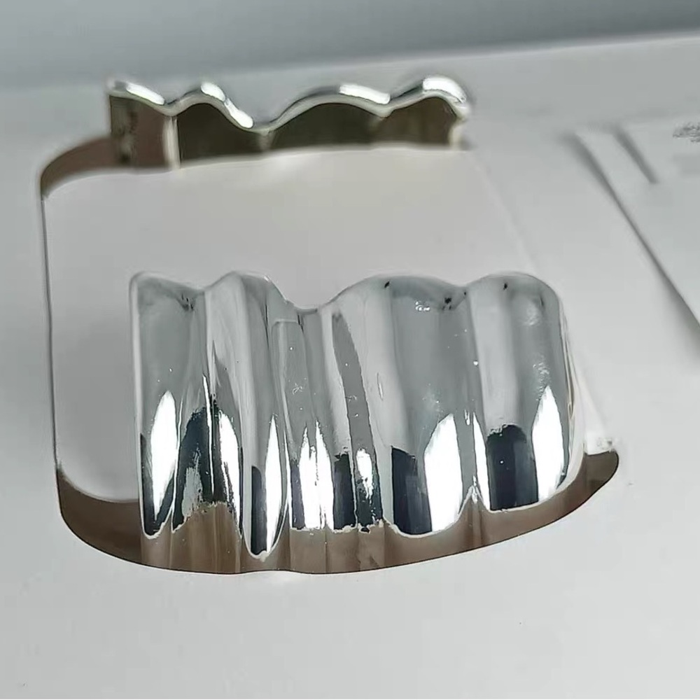 Mango
SELECTION
EMBOSSED  BRACELET - Picture 8 of 8